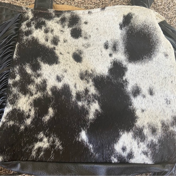 Black Cowhide and faux Crocodile leather side with leather fringe shoulder bag - Picture 2 of 8